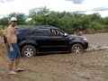 desatolando hilux SW4