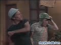 Seu Madruga dá uma cacetada no mestre linguiça Seu Madruga dá uma cacetada no mestre linguiça