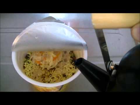 instant noodles - This is a trick that anyone can easily. Remember the world because it is useful to know. Science cooking!