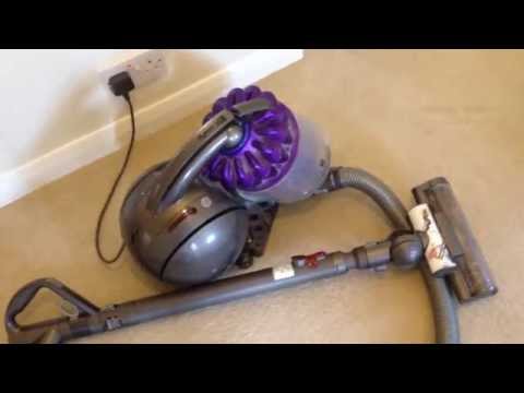 A Father Teaches His Teenage Kids What a Vacuum Does LOL!
