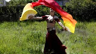 Danse Orientale avec éventails sur « Evanescent » de Paul Dinletir
