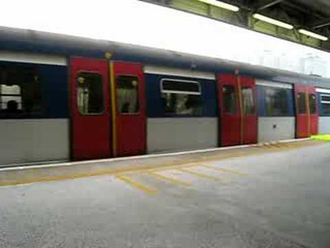 港鐵(前九鐵)MLR列車駛離大埔墟(車)站