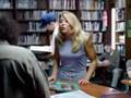 Une Blonde À La Bibliothèque [pub Mercedes]