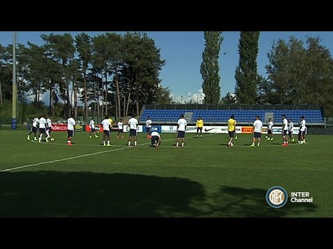 RISCALDAMENTO A RITMO DI MUSICA RISCALDAMENTO A RITMO DI MUSICA