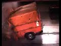 トラックの衝突安全テスト