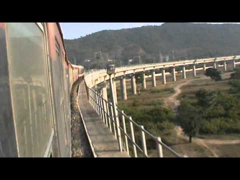 how to reach srinagar from delhi by train