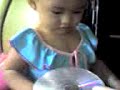 si Zoe at Papa dave naglalaro