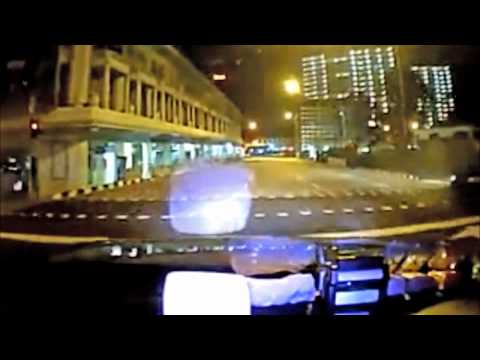 Ferrari 599 GTO choca un Taxi en Singapore.