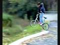 videos de Impennata e salto in bici