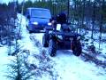 Peugeot Turbo D vs. Mönkijä Polaris 500 metsässä