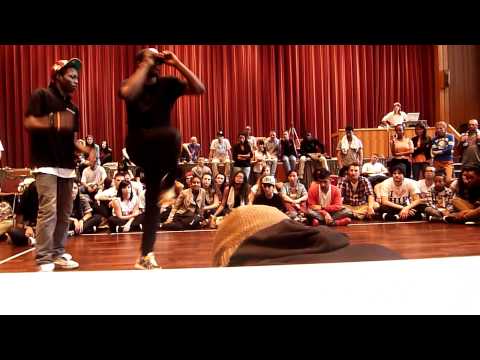 Fusionart - Wake up Battle 2012 - Jean-Claude & Ronaldo (Fusion Art) vs. Lulia (DejaVu/Fusion Art) & Junma (DejaVu)