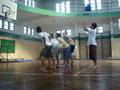jugando al basquet en inef