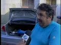 Poste desaba e quase destr�i carro...que sorte motorista!