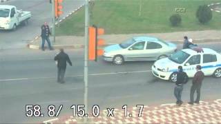 KENDİNİ ATEŞE VERDİ