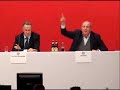 Uli Hoene� im Clinch mit den Fans