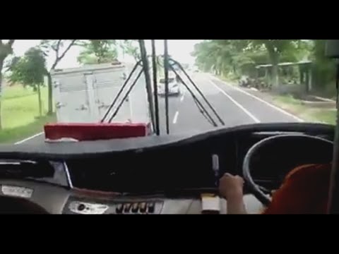 Download Video Balapan bus menegangkan Sugeng Rahayu Cepat vs Mobil Box Hampir tabrakan!!!! Download Video Balapan bus menegangkan Sugeng Rahayu Cepat vs Mobil Box Hampir tabrakan!!!!