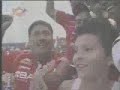 El color Tiburones rojos vs pollos en fuga