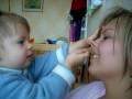 videos de Zuzia czysci nocha mamie