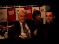 Kouchner chante. Le ridicule ne tue pas les collabos