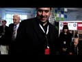 Kouchner chante. Le ridicule ne tue pas les collabos