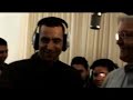 Kouchner chante. Le ridicule ne tue pas les collabos