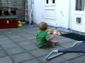 Taj met poesje spelen