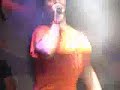 Mulher Melancia cai de bunda em apresentação.
