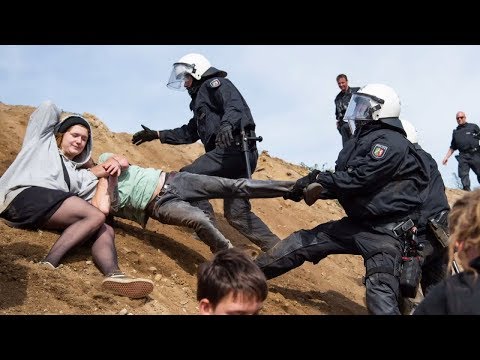 Hambacher Forst: Die Polizei räumt das Dorf \