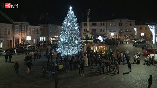 Vánoční strom rozzářil mohelnické náměstí