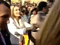 Letizia Ortiz, aclamada por los niños en Sevilla - Antena 3 Noticias Letizia Ortiz, aclamada por los niños en Sevilla - Antena 3 Noticias