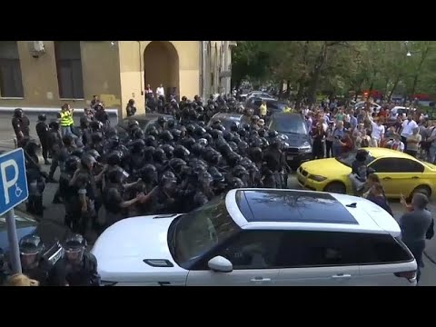 Russland: Aktivisten nach Massenfestnahmen in Moskau ...