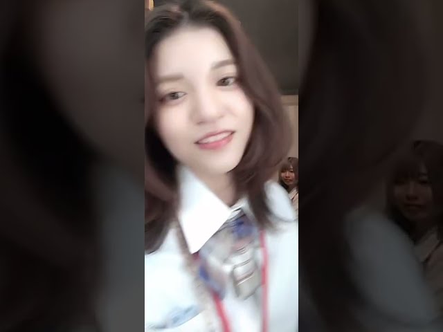 【パンチラ】待機所での嬢たち。