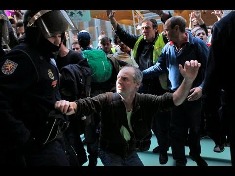 Spanish airline protesters clash with police