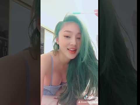 Sắp lòi ra ngoài rồi em ơi =))
