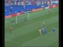 Buffon para rigore a Mutu Buffon para rigore a Mutu