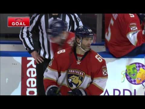 Video: Jagr gets a lucky bounce off Kuemper for 13th goal of the season