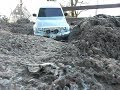 Tamiya Mitsubishi Pajero auf vereister Offroadstrecke Tamiya Mitsubishi Pajero auf vereister Offroadstrecke