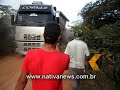 Carreta quase cai no Rio Santa Helena na MT 206