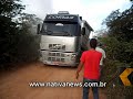 Carreta quase cai no Rio Santa Helena na MT 206