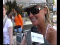 de leonidas-winkel op kifisias avenue, vlakbij de oaka-hal, ontving vanochtend hoog belgisch bezoek. kate ryan kwam er een handje toesteken in de winkel. ze vulde een doosje met pralines.