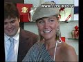 de leonidas-winkel op kifisias avenue, vlakbij de oaka-hal, ontving vanochtend hoog belgisch bezoek. kate ryan kwam er een handje toesteken in de winkel. ze vulde een doosje met pralines.