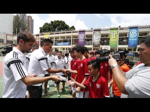 VALENCIA CF: 300 escolares se divierten con el VCF en Hong Kong VALENCIA CF: 300 escolares se divierten con el VCF en Hong Kong