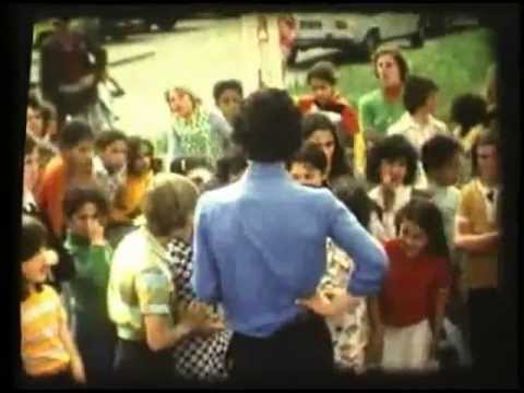 fête de quartier - Un belle époque ! Une époque de ma jeune adolescence ou les souvenirs resteront gravés à jamais ! Filmée en juillet 1977 dans la plaine située derrière la ru...
