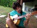 Markim Garcia tocando uma viola caipira, 2009.
