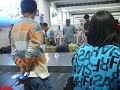dr�le de suprise � la reception des bagages � manila!