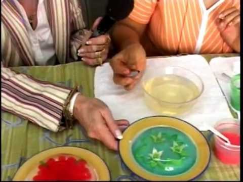 inyectar - En esta sección de TV se presenta como preparar la gelatina para inyectar las flores y se hace una flor como demostración. Visita nuestra página para mas inf...