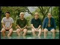 alex, antoine, jeff et manu, quatre amis � la fois solides et immatures, sont au tournant de leur vie d'adulte. ils se voient r�guli�rement, aiment tchatcher, s'engueuler et rire ensemble. issus de milieux populaires, ils ont atteint leurs objectifs professionnels : alex et jeff ont cr�� un petit groupe de presse sportive qui marche bien, antoine est prof de gym dans un grand lyc�e parisien, manu a une boutique charcuterie-traiteur qui ne d�semplit pas.

ce printemps-l�, une s�rie d'�v�nements, la mort d'un p�re, l'infid�lit� d'une femme, le mariage d'une fille, les touche et les rapproche encore davantage. confront�s � des situations qu'ils ne ma�trisent pas, ils se font des confidences, s'expliquent, s'aident, s'affrontent et se remettent en question. leur rapport aux femmes est au coeur de tous leurs probl�mes, de toutes leurs conversations, de tous leurs conflits...

date de sortie : 02 avril 2003 
r�alis� par marc esposito
avec g�rard darmon, jean-pierre darroussin, bernard campan   
film fran�ais. 
genre: com�die dramatique
dur�e: 1h 47min. 
ann�e de production: 2002
distribu� par bac films

http://www.allocine.fr/film/fichefilm_gen_cfilm=48422.html
