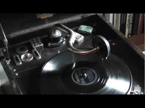 Wind up Records - This is Ol' Man Mose by Willie Farmer and his Orchestra, with vocals by Scat Powell, on a 78rpm record. Many thanks to Betterdaze Records for the loan of the...