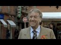 http://www.gaumont.fr : qu'est-ce qu'un ami ? est-ce que j'en ai un ? est-ce que j'en suis un (ou une) ? c'est quoi cette relation �trange qu'on appelle l'amiti� ? qui sont ces gens qu'on aime d'amour et avec qui on ne le fait pas ? qui sont ces gens avec qui ce n'est jamais fini parce que �a n'a jamais commenc� ?
comment je peux faire du bien � mes amis ? est-ce que j'ai le droit d'intervenir dans leur vie sous couvert d'amiti� ?
et jusqu'� quel point ? et au fond, quel est ce sentiment �trange qui m'habite quand un ami a besoin de moi ? un bonheur ou un besoin ?
