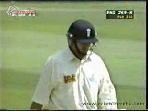 Waqar Younas Reverse Swing Lbw